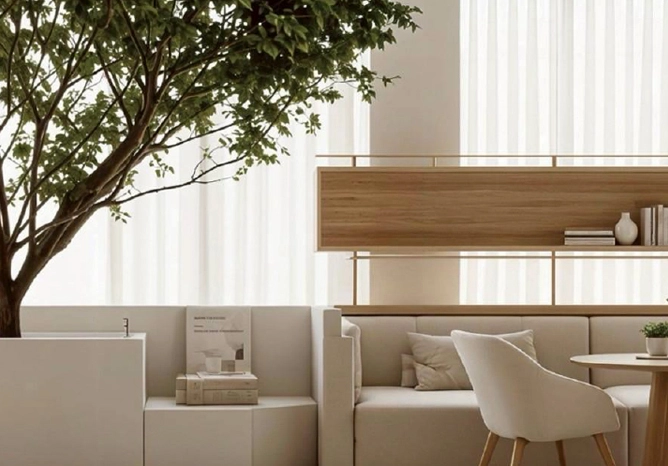 家安生醫|養生村|室內設計採現代簡約風格,木質家具搭配綠意植栽與純白沙發,營造出寧靜舒適的養生村居住氛圍。